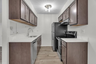 You don't want to miss out on this opportunity to enjoy easy on Maple Lane Golf Club in Michigan - for sale on GolfHomes.com, golf home, golf lot