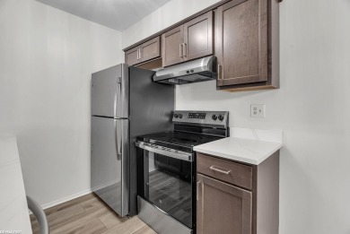 You don't want to miss out on this opportunity to enjoy easy on Maple Lane Golf Club in Michigan - for sale on GolfHomes.com, golf home, golf lot
