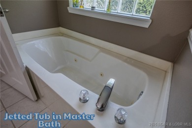 Impeccable one level home located in Indian Rock Golf Club! on Indian Rock Golf Club in Missouri - for sale on GolfHomes.com, golf home, golf lot