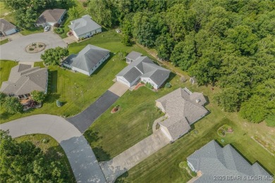 Impeccable one level home located in Indian Rock Golf Club! on Indian Rock Golf Club in Missouri - for sale on GolfHomes.com, golf home, golf lot