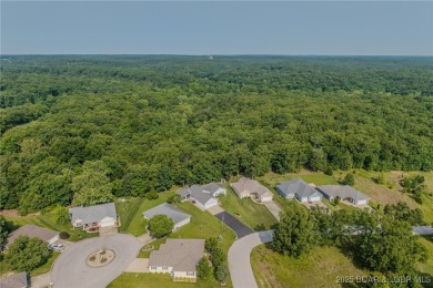 Impeccable one level home located in Indian Rock Golf Club! on Indian Rock Golf Club in Missouri - for sale on GolfHomes.com, golf home, golf lot
