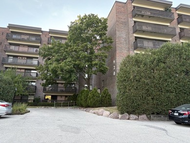 Resort living for a song! Enjoy the best of comfort and on Heather Ridge Golf Club in Illinois - for sale on GolfHomes.com, golf home, golf lot