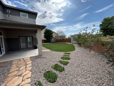Come and see this 5 or 6 bedroom, 2.75 bath home near the golf on Desert Lakes Golf Course in New Mexico - for sale on GolfHomes.com, golf home, golf lot