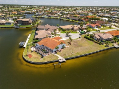 BURNT STORE ISLES! TIP LOT!  SPACIOUS 3 BEDROOM PLUS OFFICE, 3 on Twin Isles Country Club in Florida - for sale on GolfHomes.com, golf home, golf lot