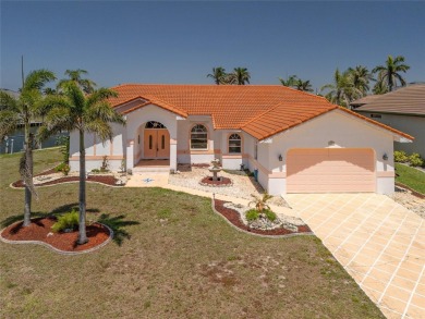 BURNT STORE ISLES! TIP LOT!  SPACIOUS 3 BEDROOM PLUS OFFICE, 3 on Twin Isles Country Club in Florida - for sale on GolfHomes.com, golf home, golf lot