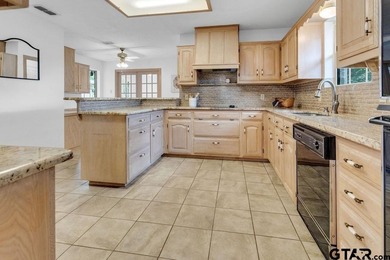 PRICE REDUCED TO $394,500!!!   Set on a beautifully landscaped on Hide-A-Way Lake Golf Course in Texas - for sale on GolfHomes.com, golf home, golf lot