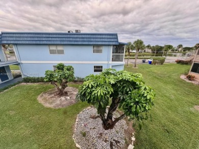 Nice spacious 2 bedroom, 2 bathroom needs some love . Washer and on Kings Point Golf -Flanders Way in Florida - for sale on GolfHomes.com, golf home, golf lot