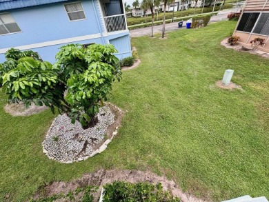 Nice spacious 2 bedroom, 2 bathroom needs some love . Washer and on Kings Point Golf -Flanders Way in Florida - for sale on GolfHomes.com, golf home, golf lot