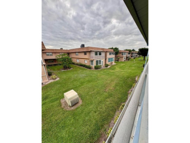 Nice spacious 2 bedroom, 2 bathroom needs some love . Washer and on Kings Point Golf -Flanders Way in Florida - for sale on GolfHomes.com, golf home, golf lot