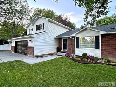 Exceptional Home with Custom Touches & Outdoor Perks in Fairway on Sage Lakes Municipal Golf Course in Idaho - for sale on GolfHomes.com, golf home, golf lot