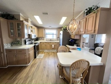 Updated 2/bd2/ba home offers an ideal blend of elegance & on Del Tura Golf and Country Club in Florida - for sale on GolfHomes.com, golf home, golf lot