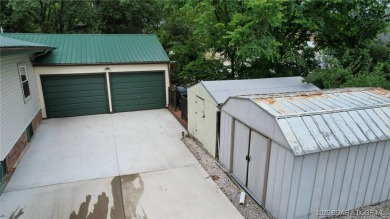 Perfect set up for someone that needs space inside and out with on Sycamore Creek Golf Club in Missouri - for sale on GolfHomes.com, golf home, golf lot