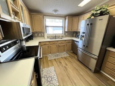 Updated 2/bd2/ba home offers an ideal blend of elegance & on Del Tura Golf and Country Club in Florida - for sale on GolfHomes.com, golf home, golf lot