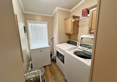 Updated 2/bd2/ba home offers an ideal blend of elegance & on Del Tura Golf and Country Club in Florida - for sale on GolfHomes.com, golf home, golf lot