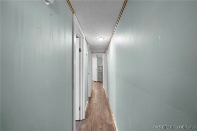 Perfect set up for someone that needs space inside and out with on Sycamore Creek Golf Club in Missouri - for sale on GolfHomes.com, golf home, golf lot