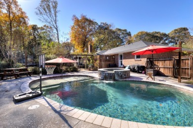 Looking for comfort, convenience, and space? This 4BR, 2.5BA on The Links At Lakewood in South Carolina - for sale on GolfHomes.com, golf home, golf lot