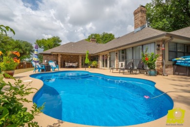 Wonderful Bentwood 3 bedroom, 4 bath home with in ground pool on Bentwood Country Club in Texas - for sale on GolfHomes.com, golf home, golf lot