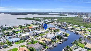 BOATER'S DELIGHT! STUNNING DESIGNER-REMODELED GULF-ACCESS POOL on Fort Myers Beach and Golf Club in Florida - for sale on GolfHomes.com, golf home, golf lot