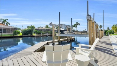 BOATER'S DELIGHT! STUNNING DESIGNER-REMODELED GULF-ACCESS POOL on Fort Myers Beach and Golf Club in Florida - for sale on GolfHomes.com, golf home, golf lot
