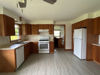 Welcome to this well-maintained ranch-style home offering 3 on Crab Apple Ridge Golf Course in Pennsylvania - for sale on GolfHomes.com, golf home, golf lot