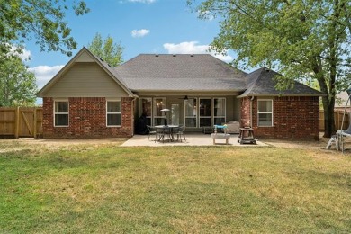 Gorgeous corner lot, 4 bed, Split plan, open floor plan, 2.5 on Bailey Ranch Golf Club in Oklahoma - for sale on GolfHomes.com, golf home, golf lot