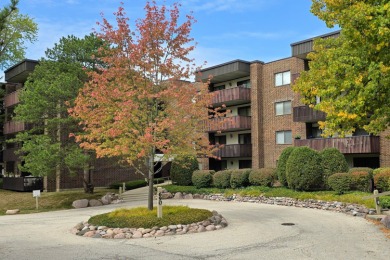 Great price on this well-maintained 1 bedroom 1 bath third floor on Heather Ridge Golf Club in Illinois - for sale on GolfHomes.com, golf home, golf lot
