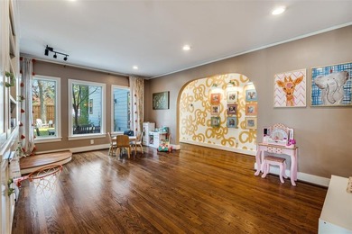 This beautifully renovated 1940 West Kessler home honors its on Stevens Park Golf Course in Texas - for sale on GolfHomes.com, golf home, golf lot