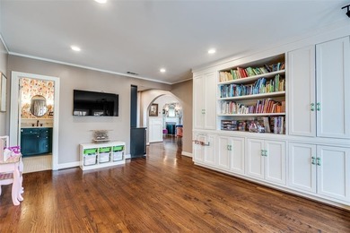 This beautifully renovated 1940 West Kessler home honors its on Stevens Park Golf Course in Texas - for sale on GolfHomes.com, golf home, golf lot