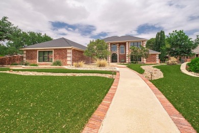 ABSOLUTELY STUNNING W/ FABULOUS RENOVATIONS COMPLETED ONLY WEEKS on Green Tree Country Club in Texas - for sale on GolfHomes.com, golf home, golf lot
