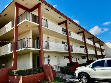 Beautiful first-floor unit featuring 1 bedroom and 1.5 bathrooms on Hollybrook Golf and Tennis Club  in Florida - for sale on GolfHomes.com, golf home, golf lot