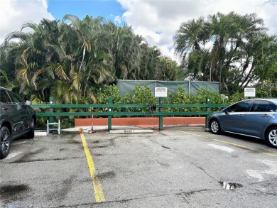 Beautiful first-floor unit featuring 1 bedroom and 1.5 bathrooms on Hollybrook Golf and Tennis Club  in Florida - for sale on GolfHomes.com, golf home, golf lot
