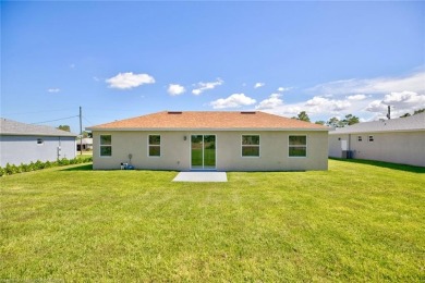 This is a stunning, brand new, never lived in, 3 bedrooms, 2 on Placid Lakes Country Club in Florida - for sale on GolfHomes.com, golf home, golf lot