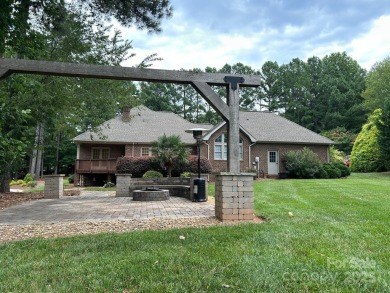Exciting Opportunity in Cowans Ford. Rare 1 level Full Brick on Cowans Ford Country Club in North Carolina - for sale on GolfHomes.com, golf home, golf lot