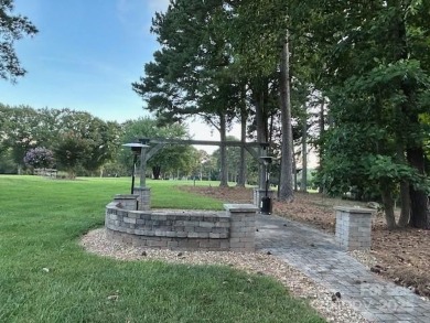 Exciting Opportunity in Cowans Ford. Rare 1 level Full Brick on Cowans Ford Country Club in North Carolina - for sale on GolfHomes.com, golf home, golf lot