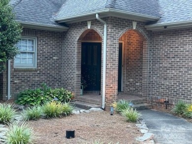 Exciting Opportunity in Cowans Ford. Rare 1 level Full Brick on Cowans Ford Country Club in North Carolina - for sale on GolfHomes.com, golf home, golf lot