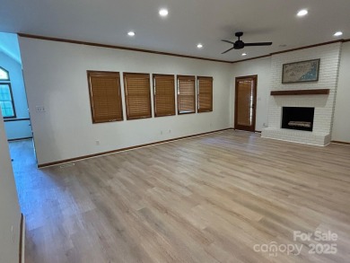 Exciting Opportunity in Cowans Ford. Rare 1 level Full Brick on Cowans Ford Country Club in North Carolina - for sale on GolfHomes.com, golf home, golf lot