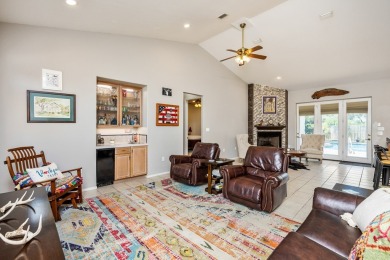 Welcome to easy living in Rockport Country Club. 101 Bay Hills on Rockport Country Club in Texas - for sale on GolfHomes.com, golf home, golf lot