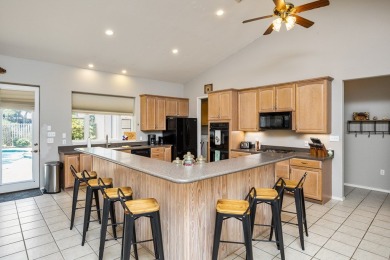 Welcome to easy living in Rockport Country Club. 101 Bay Hills on Rockport Country Club in Texas - for sale on GolfHomes.com, golf home, golf lot