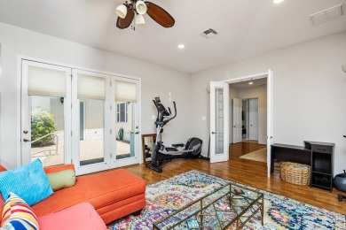 Welcome to easy living in Rockport Country Club. 101 Bay Hills on Rockport Country Club in Texas - for sale on GolfHomes.com, golf home, golf lot