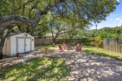 Welcome to easy living in Rockport Country Club. 101 Bay Hills on Rockport Country Club in Texas - for sale on GolfHomes.com, golf home, golf lot