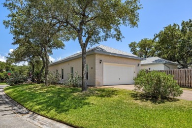 Welcome to easy living in Rockport Country Club. 101 Bay Hills on Rockport Country Club in Texas - for sale on GolfHomes.com, golf home, golf lot