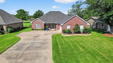 Beautifully updated home on golf course with a pool! Jump on on Lake Kiowa Golf Course in Texas - for sale on GolfHomes.com, golf home, golf lot