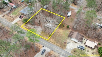 Excellent opportunity to own this double lot with a beautiful on River Golf and County Club at Lake Royale in North Carolina - for sale on GolfHomes.com, golf home, golf lot