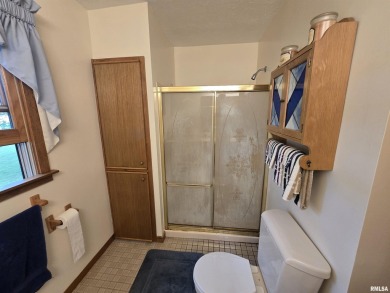 This 3 bedroom, 3 bath home offers a perfect blend of lakefront on Metropolis Country Club in Illinois - for sale on GolfHomes.com, golf home, golf lot
