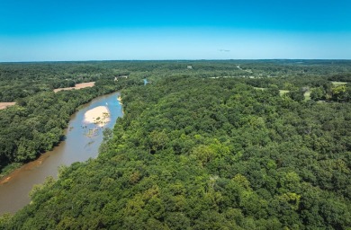 Looking for the ultimate hunting, fishing and boating retreat? on Meramec Lakes Golf Course in Missouri - for sale on GolfHomes.com, golf home, golf lot