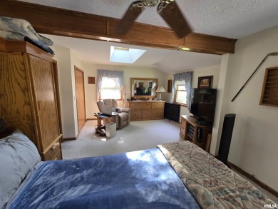 This 3 bedroom, 3 bath home offers a perfect blend of lakefront on Metropolis Country Club in Illinois - for sale on GolfHomes.com, golf home, golf lot