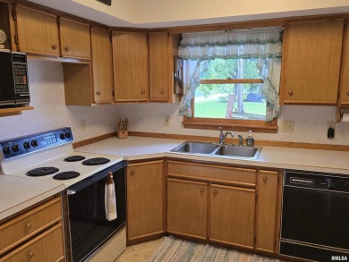 This 3 bedroom, 3 bath home offers a perfect blend of lakefront on Metropolis Country Club in Illinois - for sale on GolfHomes.com, golf home, golf lot