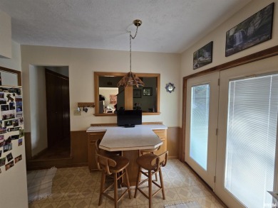 This 3 bedroom, 3 bath home offers a perfect blend of lakefront on Metropolis Country Club in Illinois - for sale on GolfHomes.com, golf home, golf lot