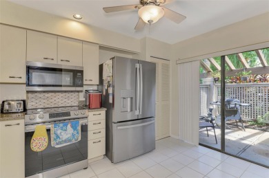 Updated 2-bed, 2-bath villa in Kingsmere at The Meadows with on The Meadows Golf and Country Club in Florida - for sale on GolfHomes.com, golf home, golf lot