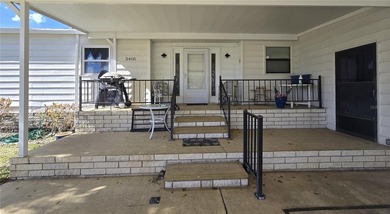 LAND-OWNED two-bedroom, two-bath home available in Zellwood on Zellwood Station Country Club in Florida - for sale on GolfHomes.com, golf home, golf lot